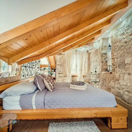 Gorgeous Historic Apartmán